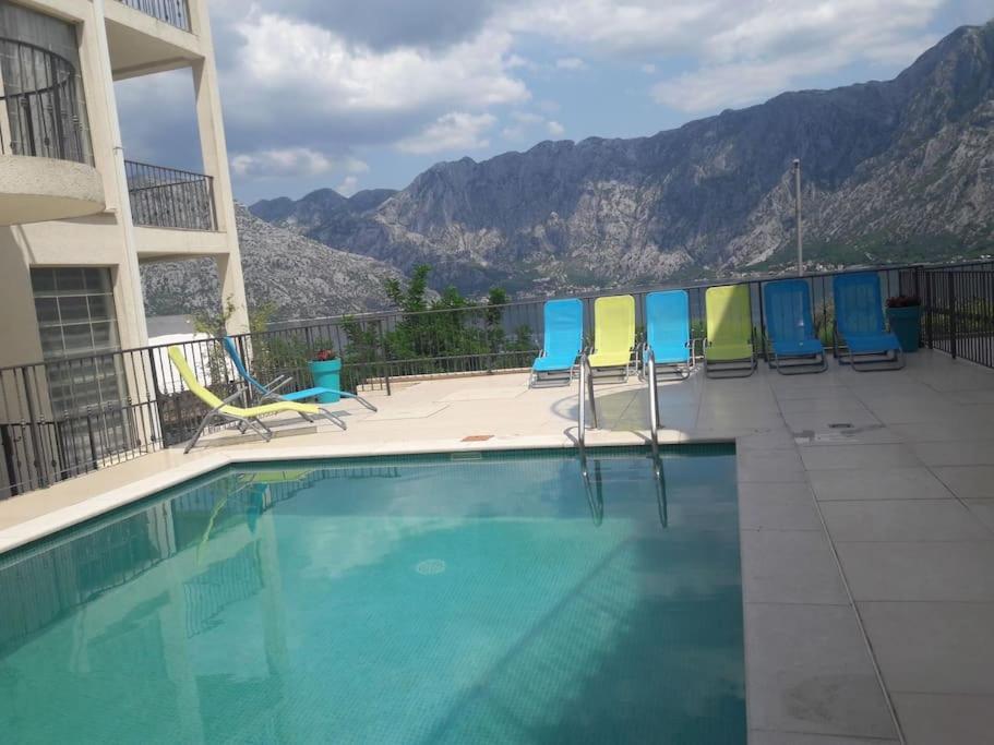 2Br Apartment With Pool Kotor Bagian luar foto