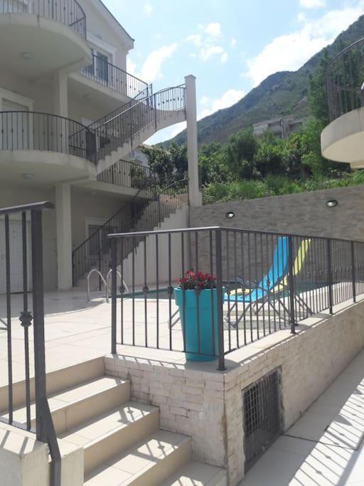 2Br Apartment With Pool Kotor Bagian luar foto