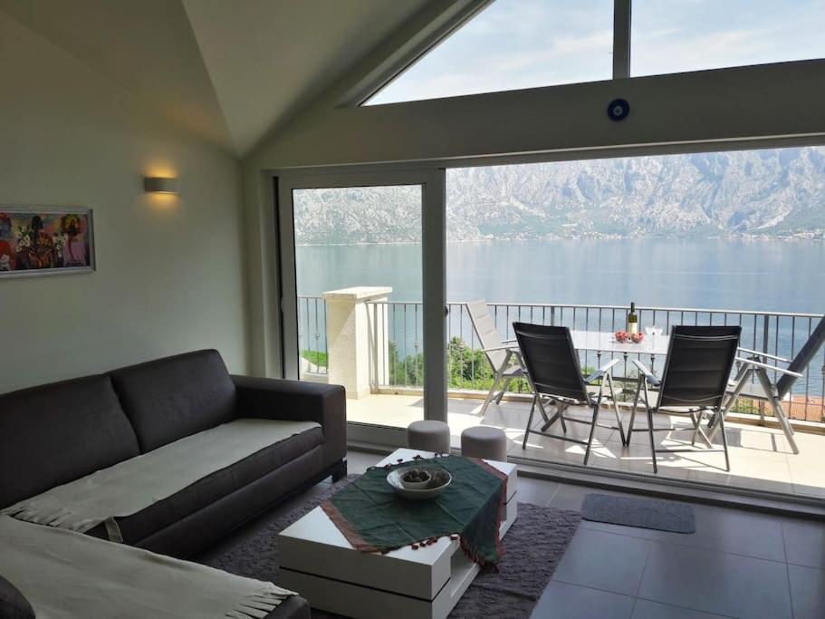2Br Apartment With Pool Kotor Bagian luar foto