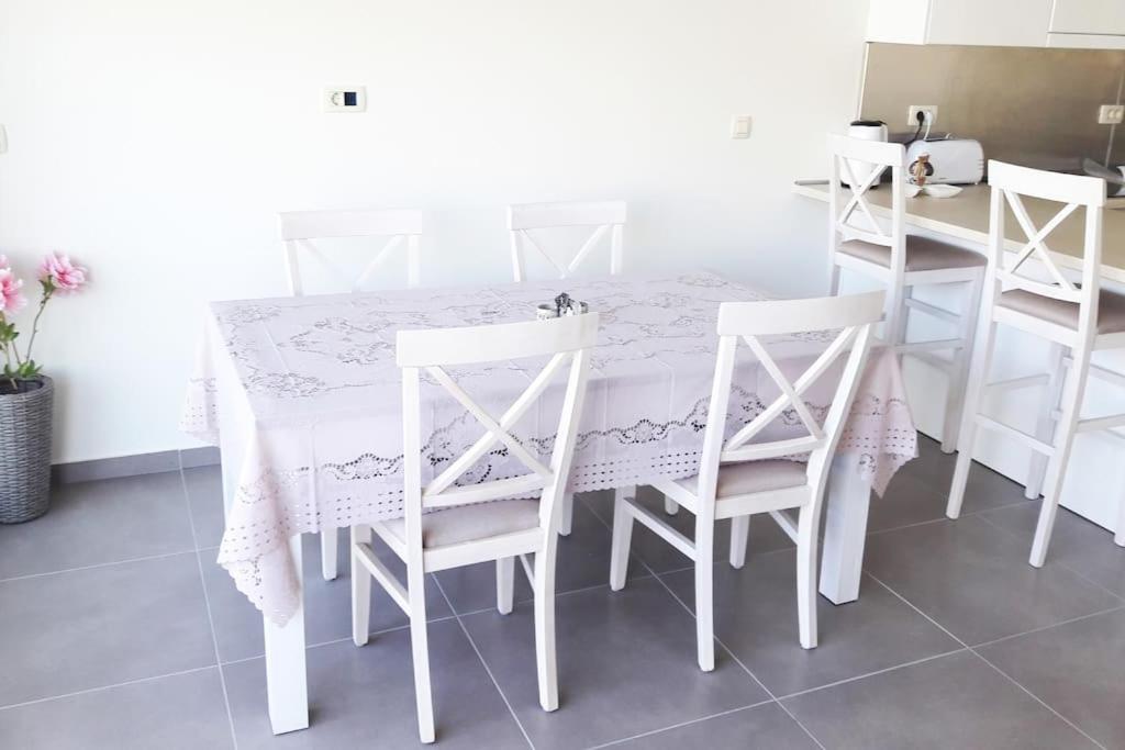 2Br Apartment With Pool Kotor Bagian luar foto