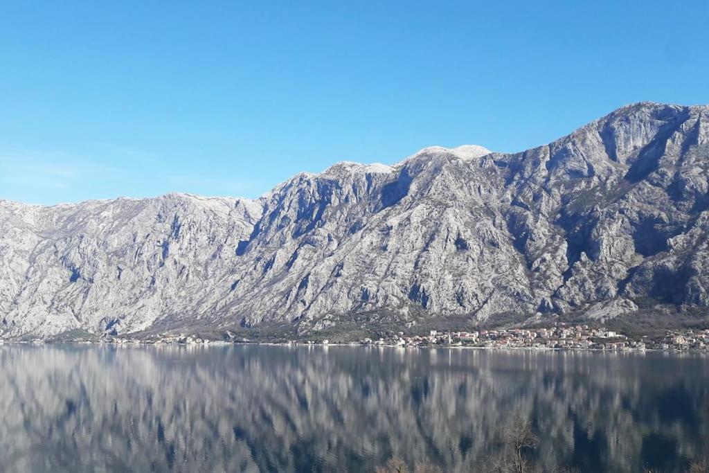 2Br Apartment With Pool Kotor Bagian luar foto