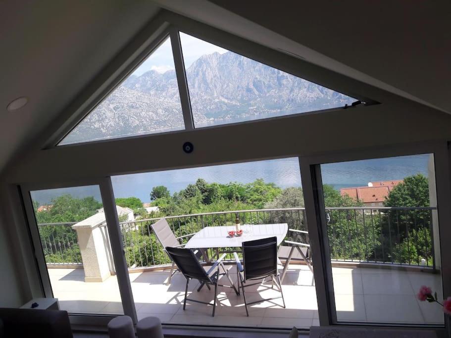 2Br Apartment With Pool Kotor Bagian luar foto