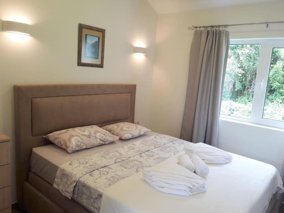 2Br Apartment With Pool Kotor Bagian luar foto