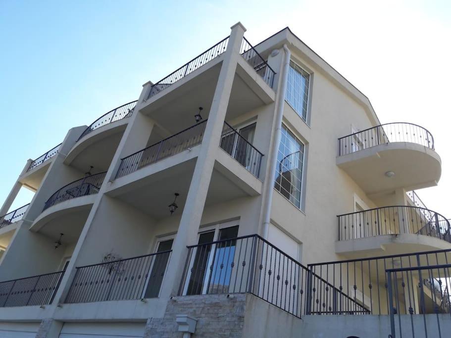 2Br Apartment With Pool Kotor Bagian luar foto