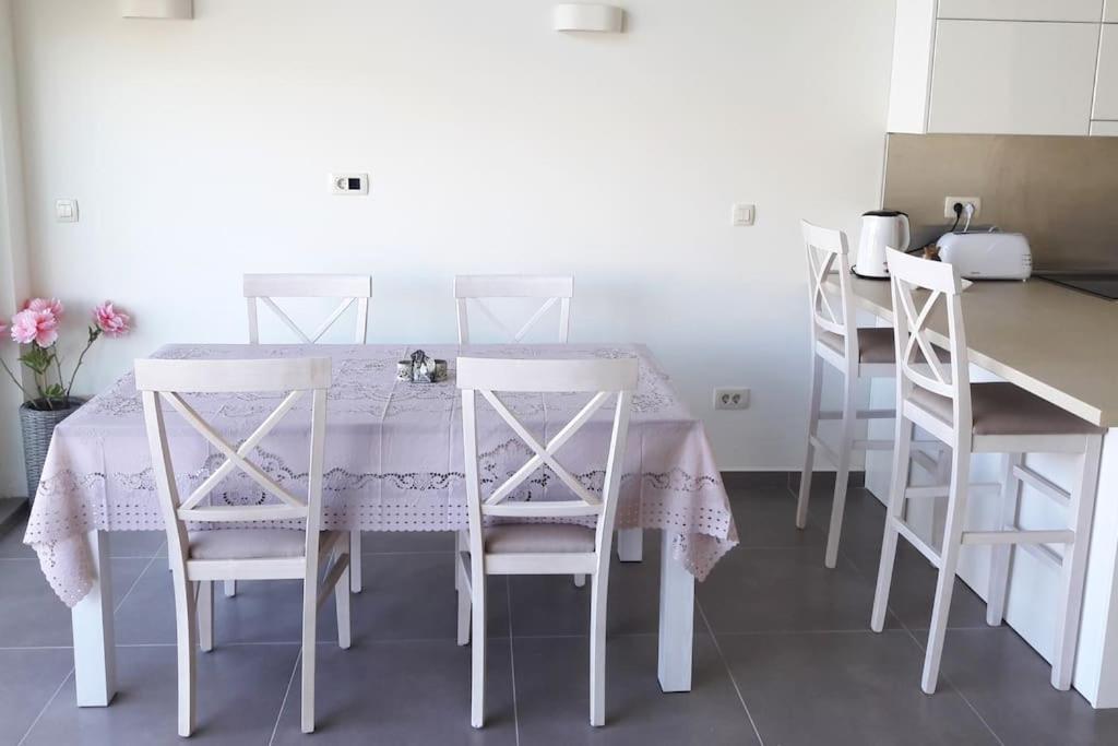 2Br Apartment With Pool Kotor Bagian luar foto