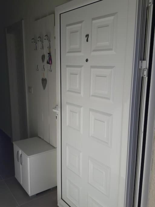 2Br Apartment With Pool Kotor Bagian luar foto